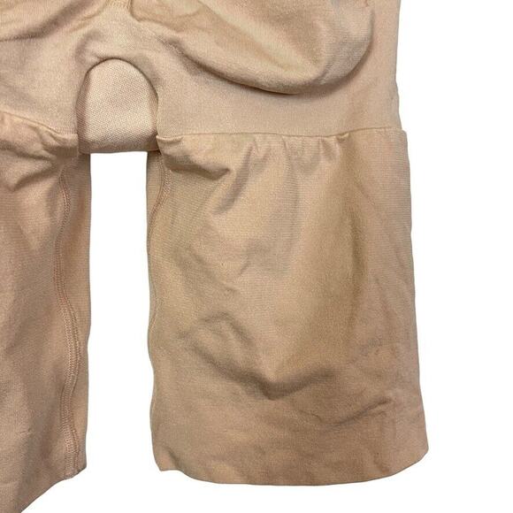 Red Hot Spanx Flat Out Flawless Nude Mid Thigh Shaper Firm Control Shorts sz 1X - Picture 12 of 16